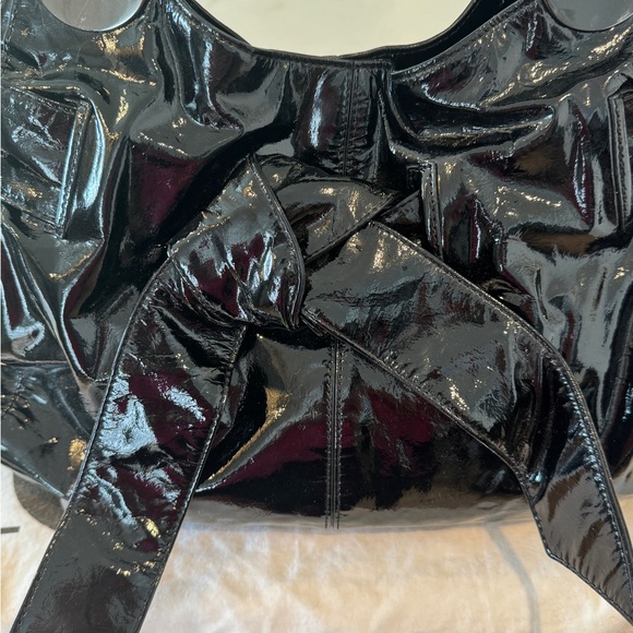 Kooba black patent leather shoulder bag. - Picture 2 of 9
